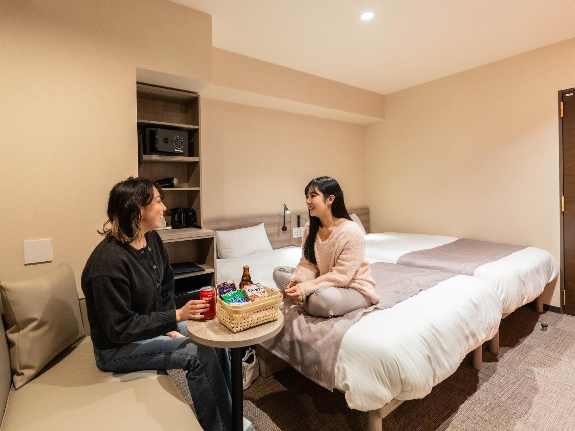 Hotel Sanrriott Shinsaibashi Осака Екстериор снимка